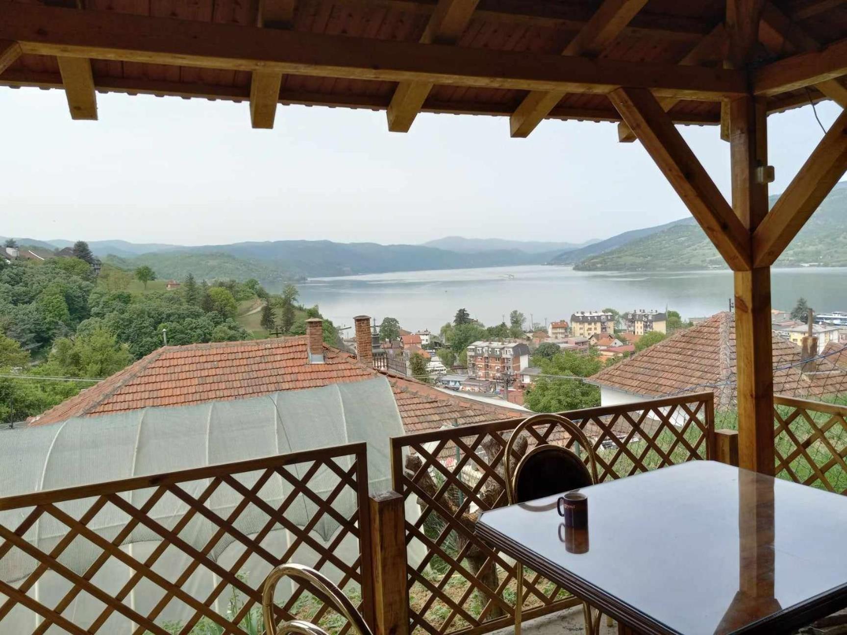 Apartman Sani Donji Milanovac Exteriör bild