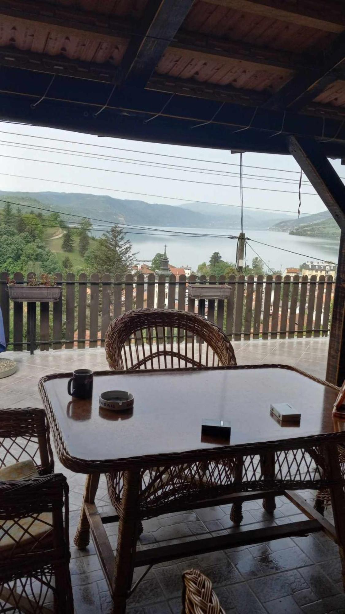 Apartman Sani Donji Milanovac Exteriör bild