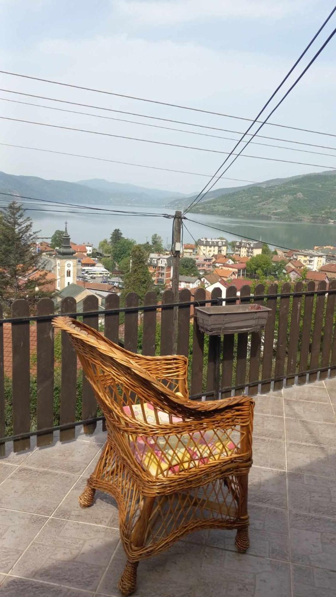 Apartman Sani Donji Milanovac Exteriör bild